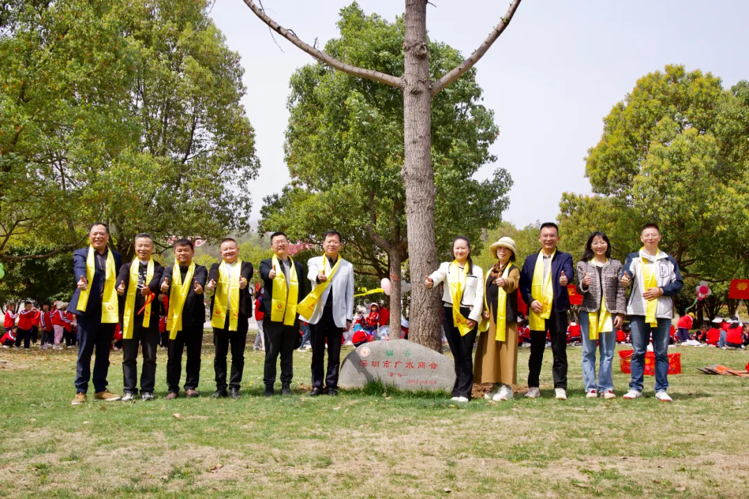 王茂青董事长在随州炎帝故里景区参加“认养银杏树，传承神农魂”捐赠植树活